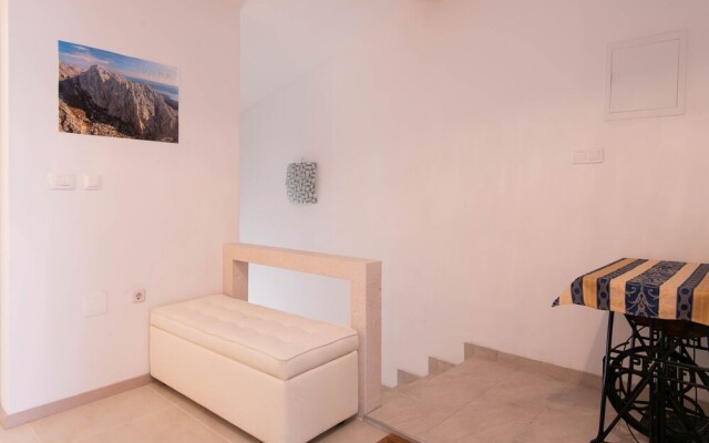 Apartment Square
