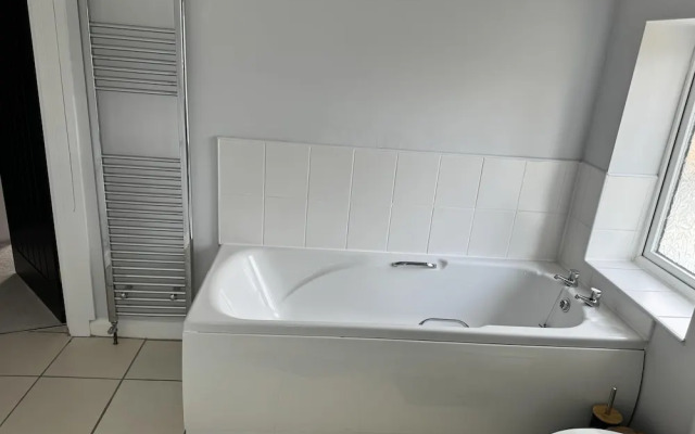 Impeccable 3-bed House in Walsall