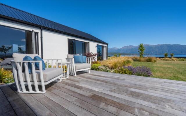 Lake House - Te Anau Holiday Home