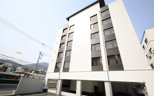 Denbastar Hotel-Kyungnam University Branch