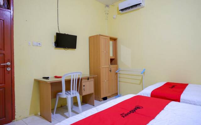 RedDoorz near Universitas Alkhairaat Palu