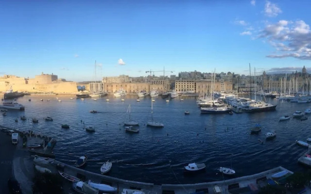 Senglea Seafront Apartment