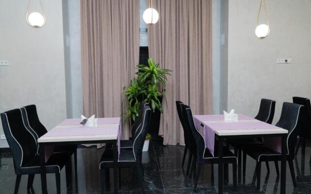 East Palace Hotel