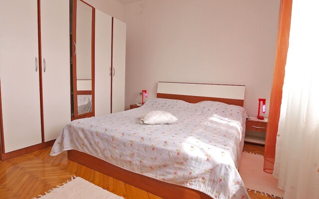 Apartment 860