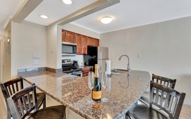 Seaside Luxury Oasis with balcony