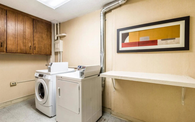 Econo Lodge Inn & Suites Chambersburg Central