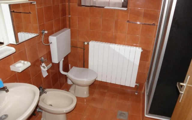 Sreca - 10m From the sea - A2