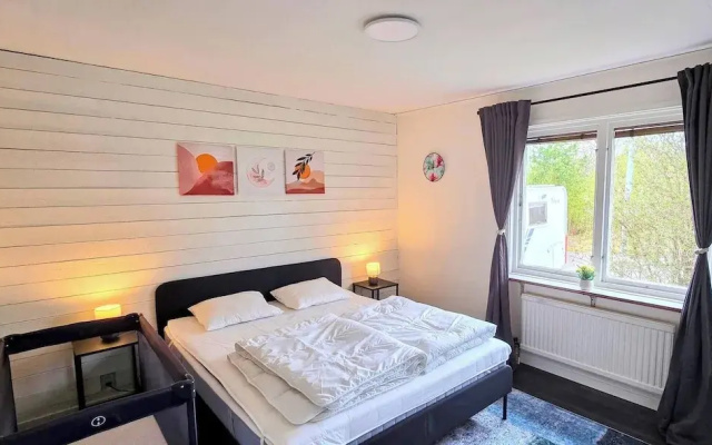 3BR Home Near Lake Vänern Covered Deck & BBQ