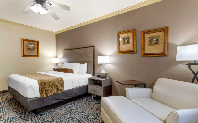 Best Western Plus Crown Colony Inn & Suites