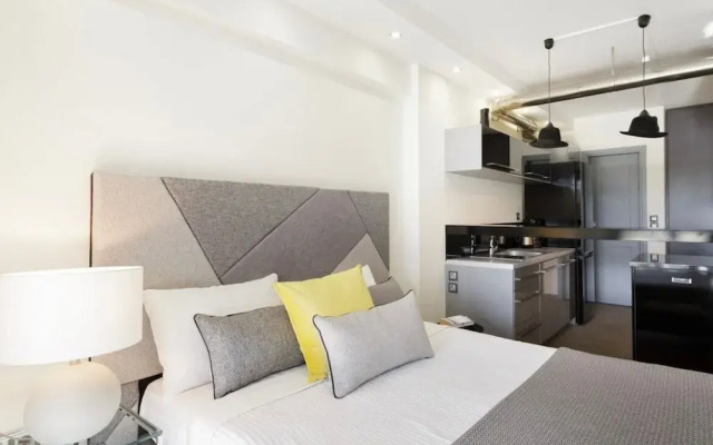 Stylish Boutique Loft With Private Balcony
