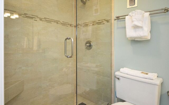 Shoreline 3073 Condo by RedAwning