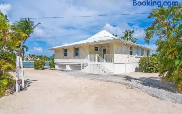 Peace & Kai It by Grand Cayman Villas & Condos