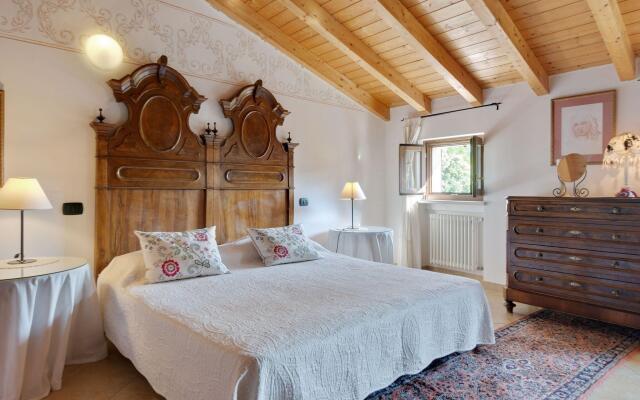 Fabulous Mansion in Pesina Spezie near Lake