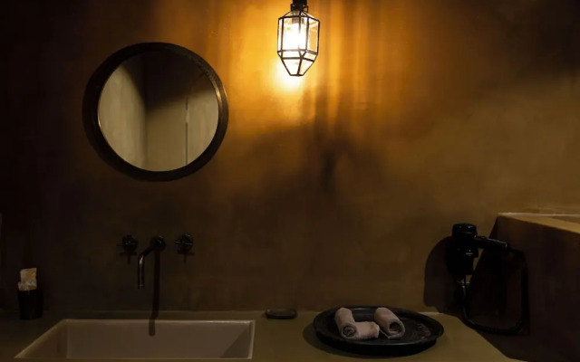 Life Gallery Hotel
