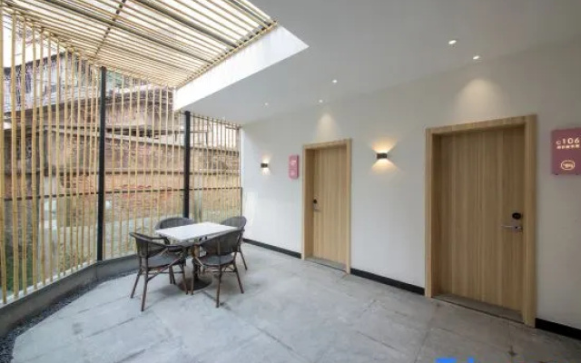 Yingxiu Xihupan Boutique Inn
