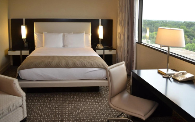 Doubletree by Hilton Houston Hobby Airport