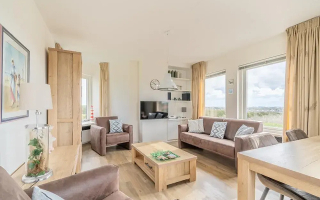 4-person Apartment With Island View