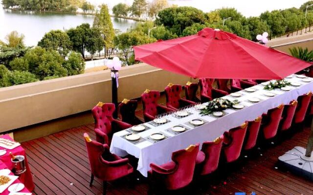 Lake View Garden Hotel