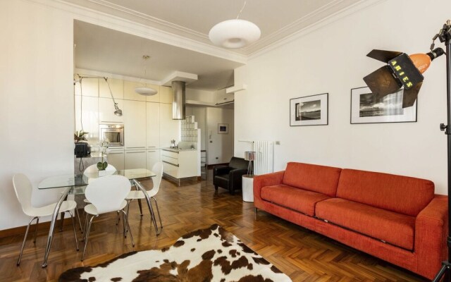 Quiet and Bright 2 Beds in a Great Area