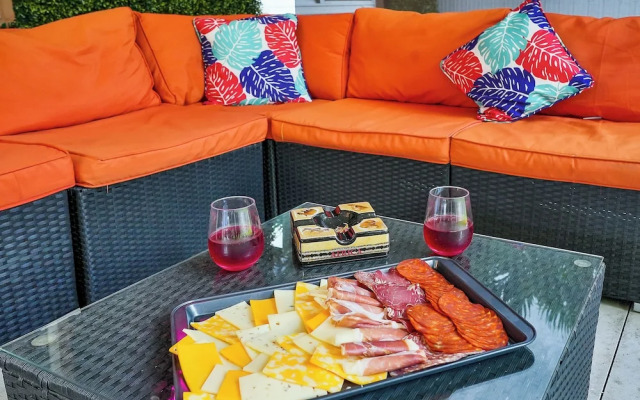 4 to 23 Guests GameRoom 2 Kitchens BAR BBQ