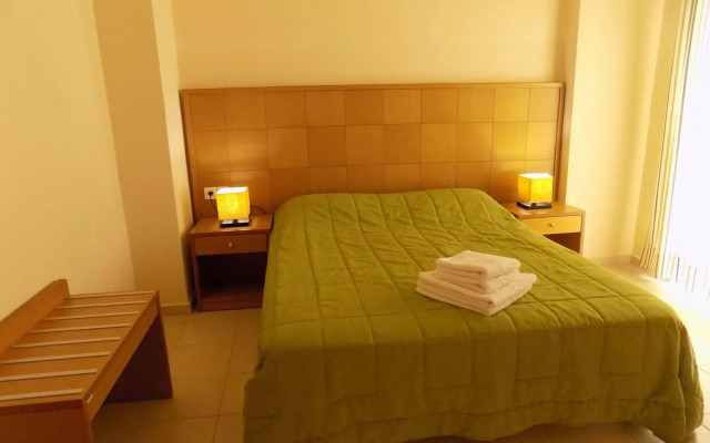 Manolis Apartments
