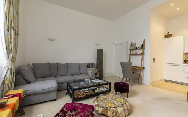 Light & Spacious 1 bed by Battersea Park Sleeps 4