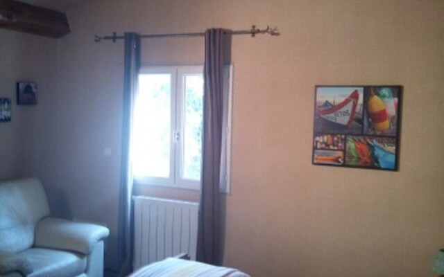 Nice Holiday Home With Swimming Pool and Enclosed Garden