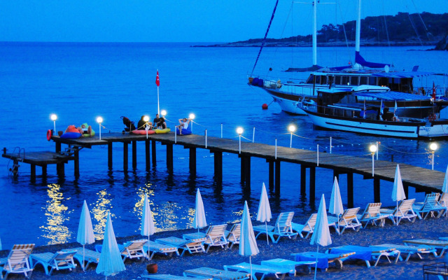 Club Akman Beach Hotel