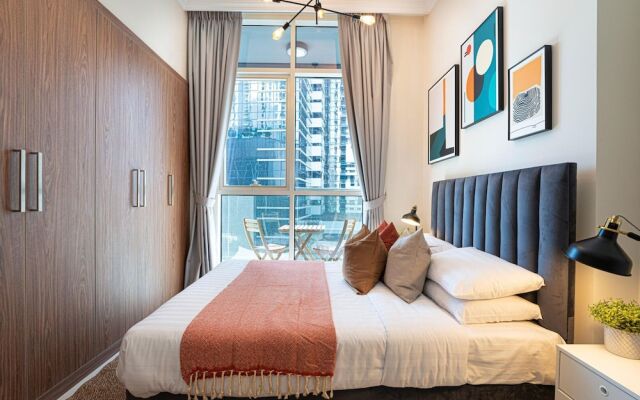 Bright 2BR by Burj Khalifa-gym/pool by Belvilla