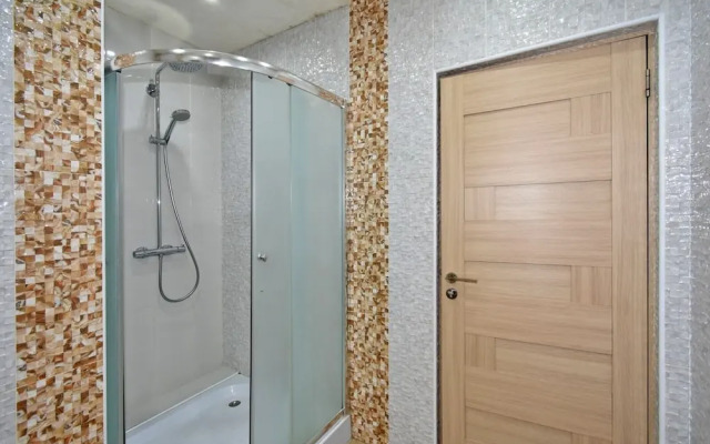 North Ave. apartment by Luxe Group HH777