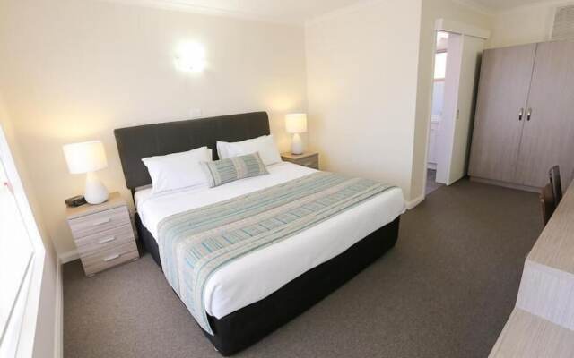 Seven Pines Motor Inn