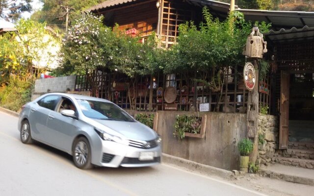 清迈湄康蓬胡安伯格哈格酒店(Maekampong Huean Bog Hug Chiangmai)