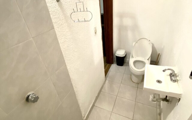 Roomies Hostel Condesa