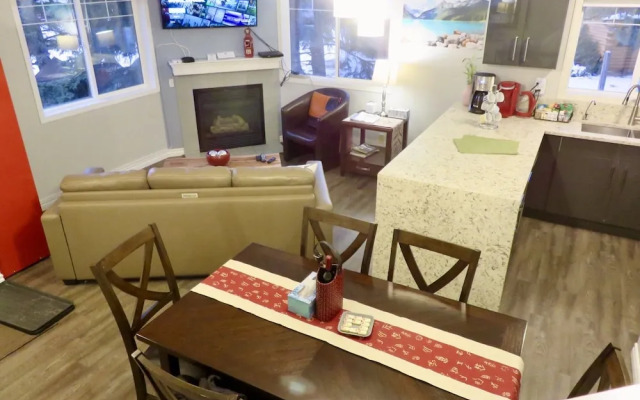 Banff Boundary Lodge 2 BR Condo & studio