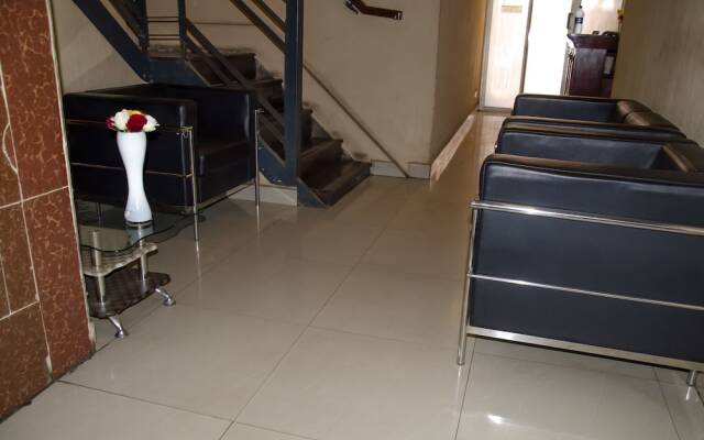 Ash White Hotel