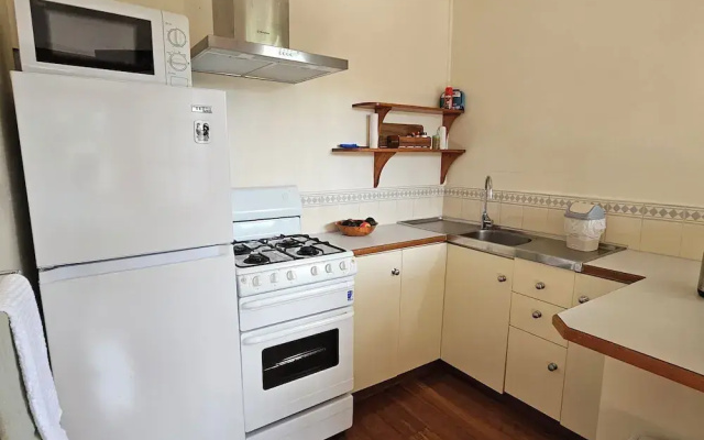 Fletcher Christian Apartments - Isabella Suites