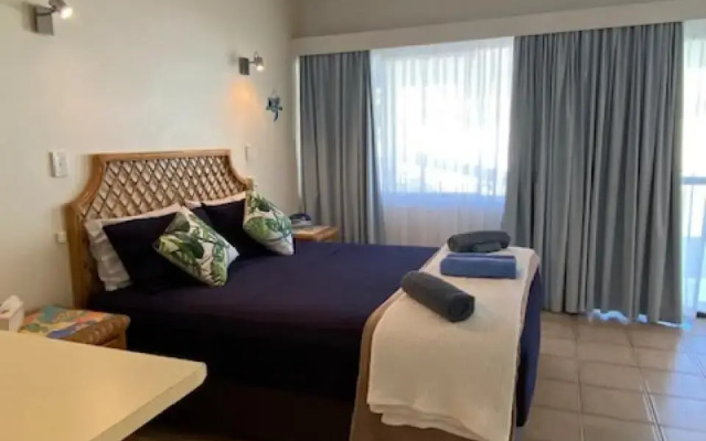 AFFORDABLE ISLAND ESCAPE! Queen Studio, Nelly Bay