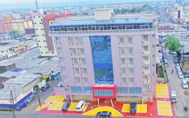 Noubou International Hotel Akwa