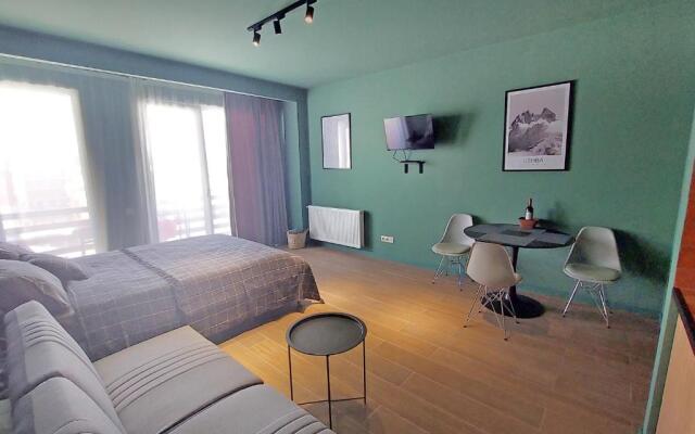 Gudauri Roshka Apt #412