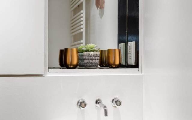 Beautiful 2bdr/2bath Apt in Mayfair, 3mins to Tube