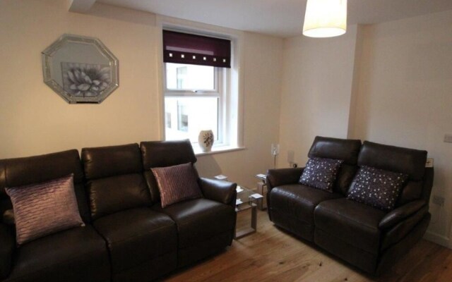 Flat 1 Palm Court