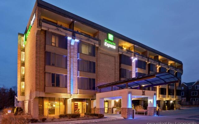 Holiday Inn Express Detroit-Birmingham, an IHG Hotel