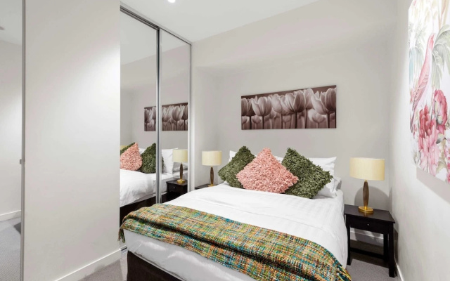 A Cozy & Comfy 2BR Apt Near Victoria Market – Guest Rooms – Melbourne