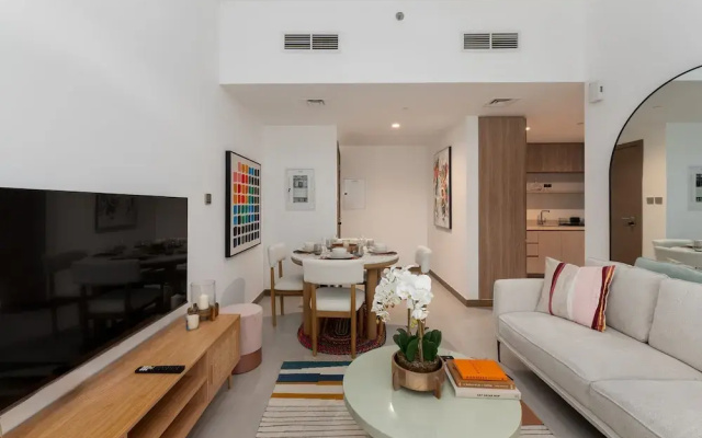 Vibrant 2BR Miami Vibes at Business Bay