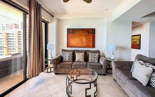 Beach Bliss Retreat 2BR Beachfront Condo