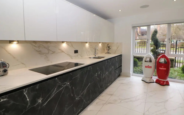 4 Rockcliffe Grange