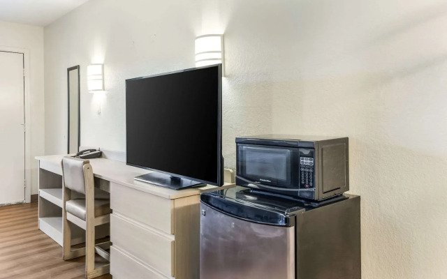 Quality Inn & Suites Columbus West