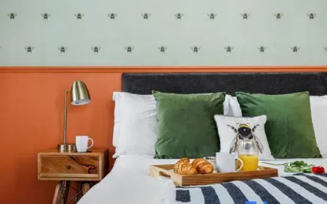 Classy, Coastal 1-Bed Apt w/ Free Gym & Wi-Fi