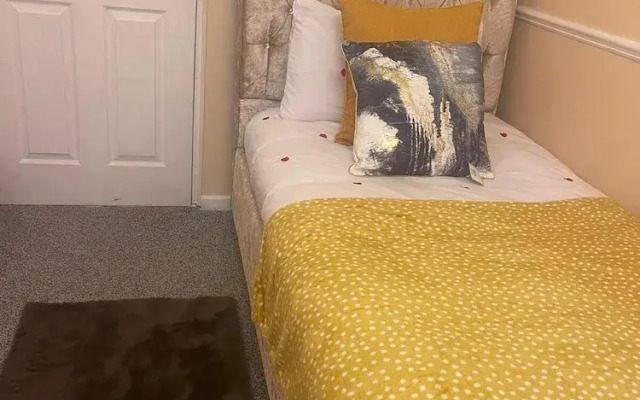 Cozy Basildon Retreat With 3 Bedrooms Free Parking