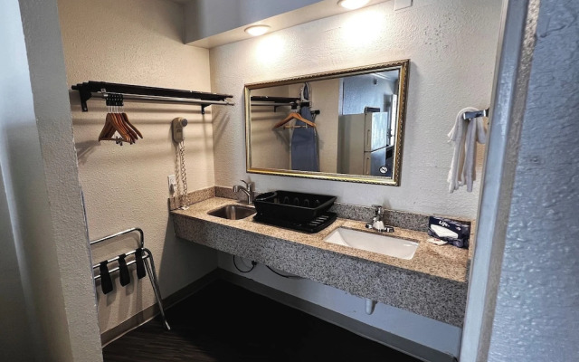 Studio 6 Fort Worth, TX – Downtown East